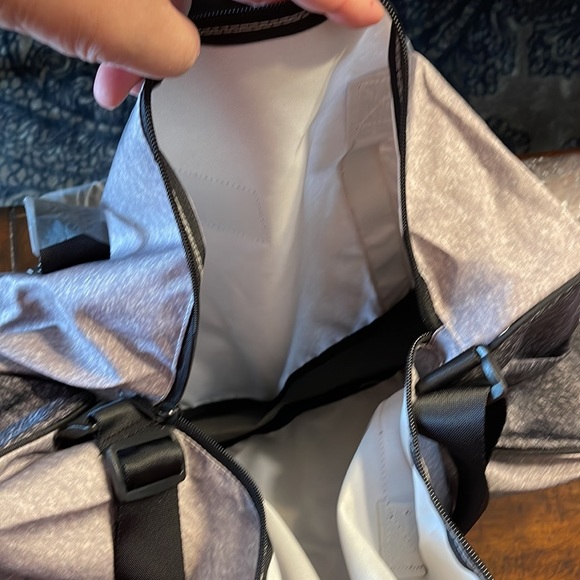 PINK Travel Gym Duffel Bag XL - Picture 8 of 8